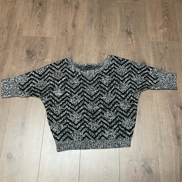 Black & white crop sweater - Picture 1 of 2